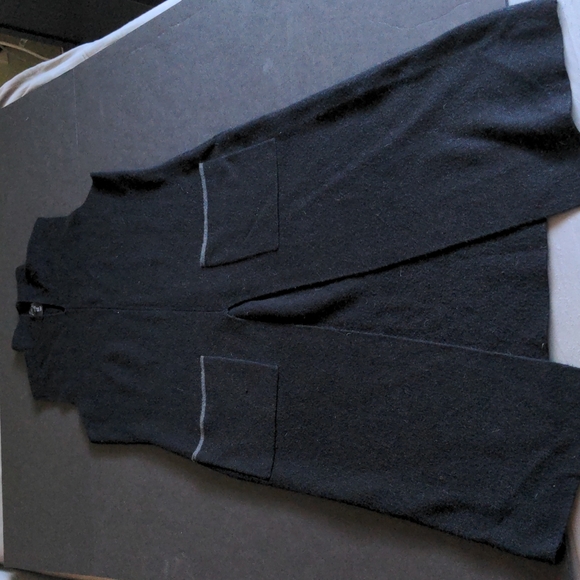 Tahari Tunic Sweater - Picture 1 of 11